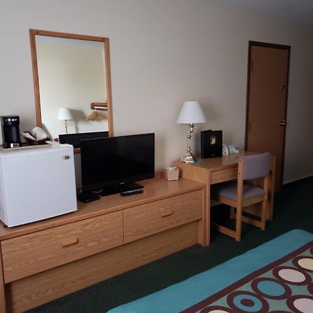 Hotel Super 8 By Wyndham Moose Jaw Sk Zewnętrze zdjęcie