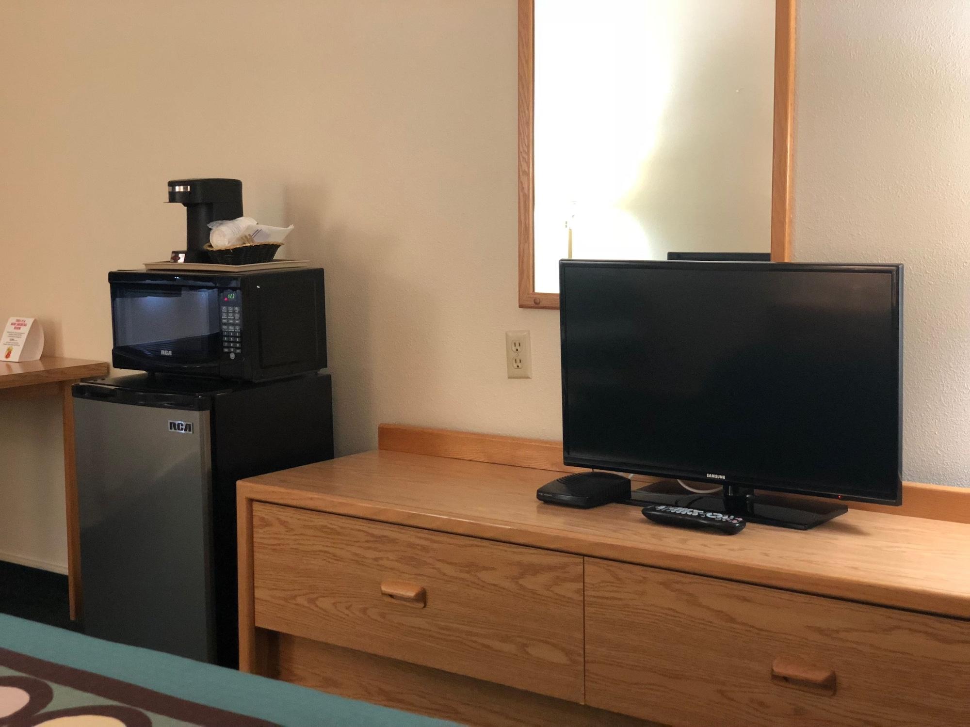 Hotel Super 8 By Wyndham Moose Jaw Sk Zewnętrze zdjęcie