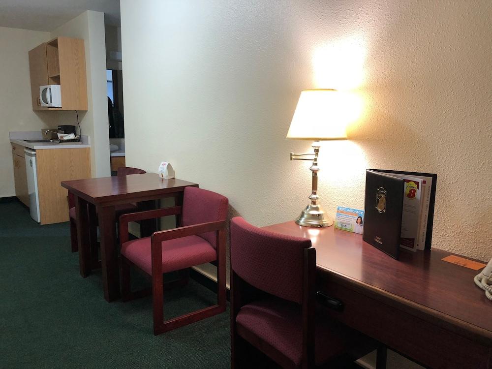 Hotel Super 8 By Wyndham Moose Jaw Sk Zewnętrze zdjęcie