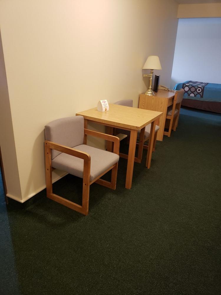 Hotel Super 8 By Wyndham Moose Jaw Sk Zewnętrze zdjęcie