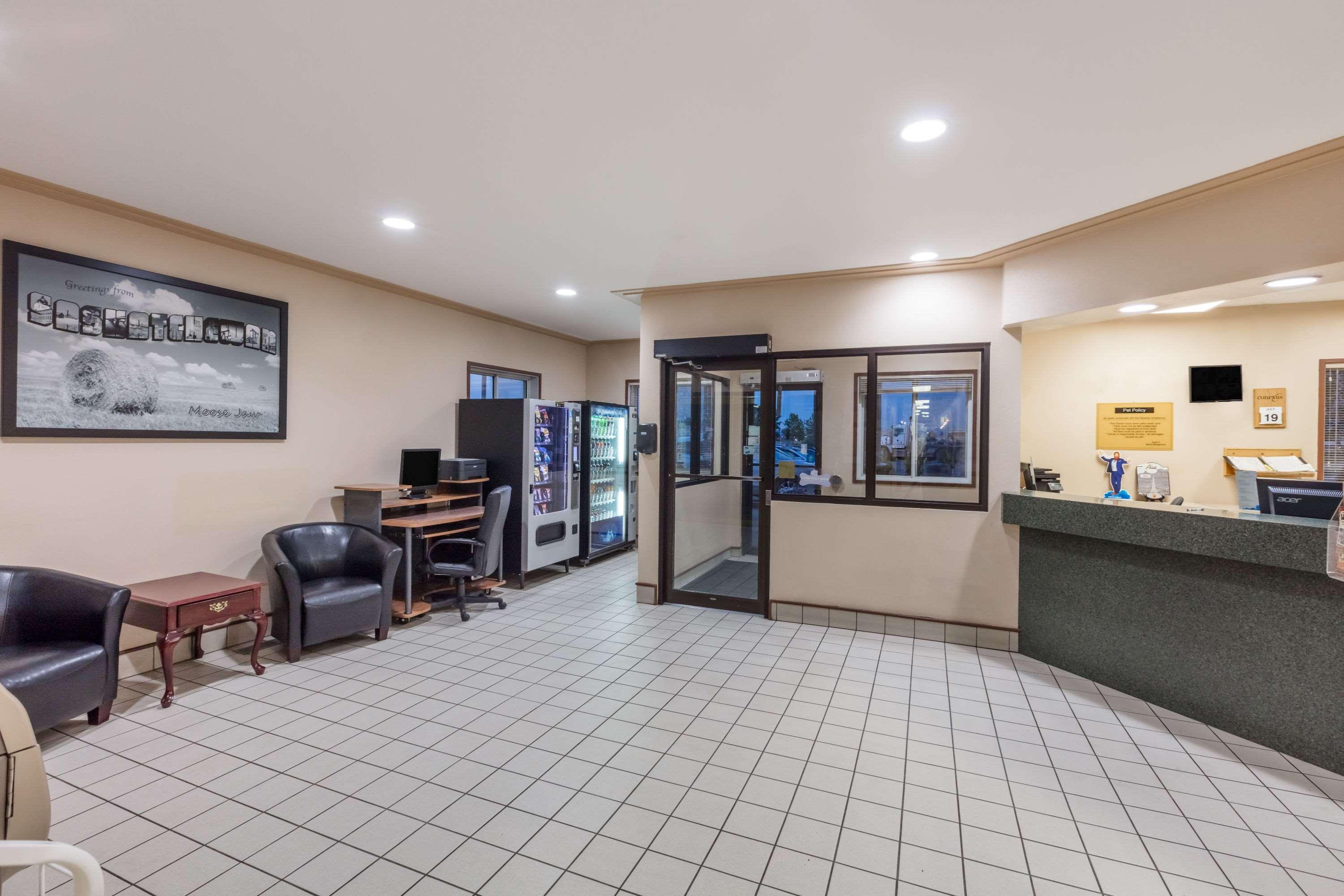 Hotel Super 8 By Wyndham Moose Jaw Sk Zewnętrze zdjęcie