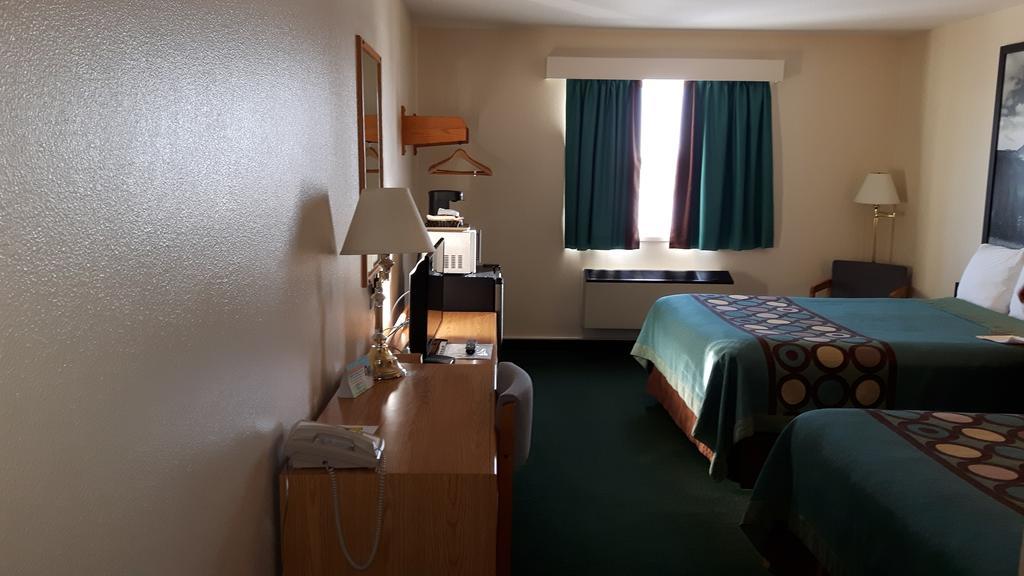 Hotel Super 8 By Wyndham Moose Jaw Sk Zewnętrze zdjęcie