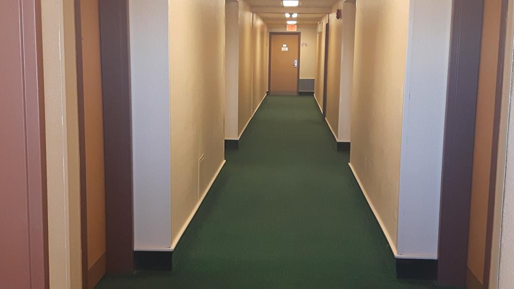 Hotel Super 8 By Wyndham Moose Jaw Sk Zewnętrze zdjęcie