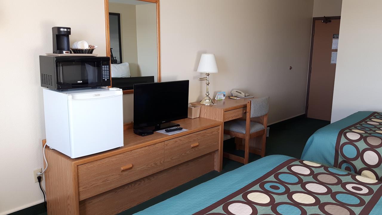 Hotel Super 8 By Wyndham Moose Jaw Sk Zewnętrze zdjęcie
